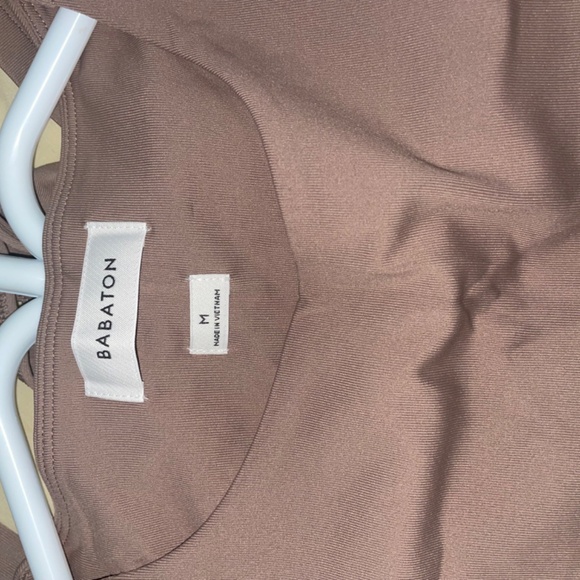 aritzia babaton contour crew long sleeve bodysuit (M) - Picture 3 of 3